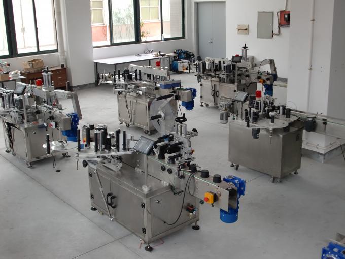 স্কয়ার বোতল ডাবল সাইড অনুভূমিক লেবেলিং মেশিন নিয়মিত বা অনিয়মিত ধারক