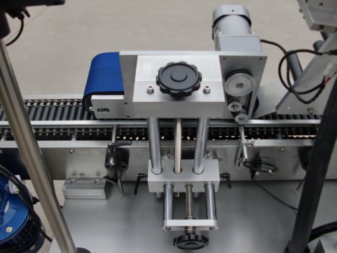 কনভেয়র মোটর এইচওয়াই ব্র্যান্ডের শিশি লেবেলিং মেশিন, ইলেকট্রনিক্সের জন্য 7 তম ব্যাটারি লেবেল স্টিকার মেশিন