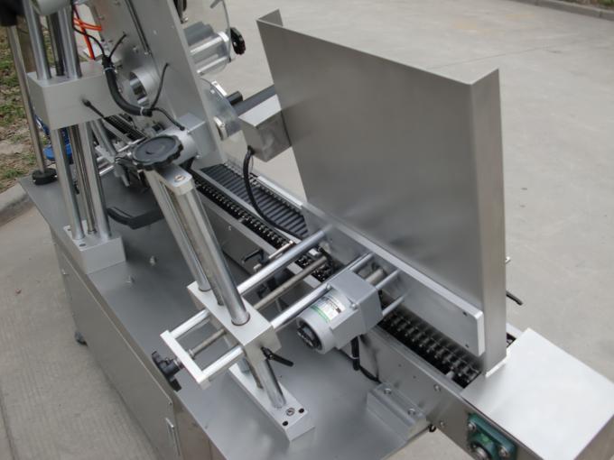 উচ্চ গতির ছোট গোল ক্যান লেবেল আঠালো মেশিন, প্রসাধনী জন্য চোখের কালো বোতল লেবেল স্টিকার মেশিন