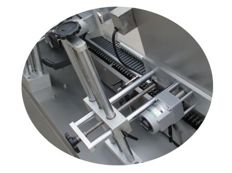 কাগজ নল লেবেলিং মেশিন 500 বেলন স্ব আঠালো ফ্যাব্রিক স্টিকার লেবেল রাখে