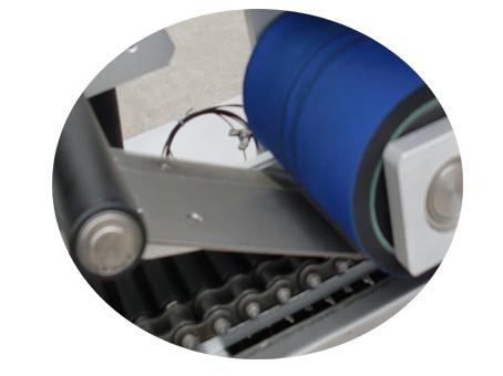 কাগজ নল লেবেলিং মেশিন 500 বেলন স্ব আঠালো ফ্যাব্রিক স্টিকার লেবেল রাখে