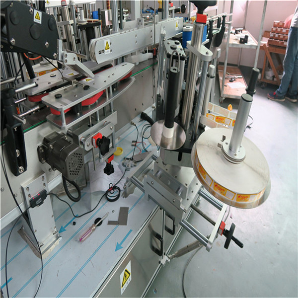 তিনটি লিনিয়ার স্ব আঠালো লেবেলিং মেশিন সামনের / পিছনে / ঘাড়ে বেভারেজ / খাদ্য / দৈনিক রাসায়নিক