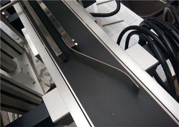 বোতল / জার / পাত্রে জন্য স্বয়ংক্রিয় শীর্ষ লেবেল মেশিন