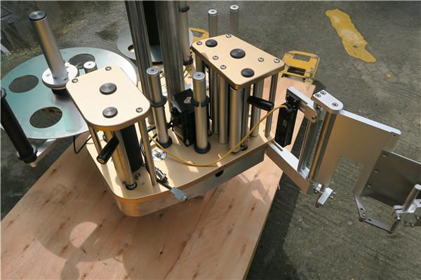 ঘূর্ণন কার্য সহ উচ্চ গতির রোটারি স্টিকার লেবেলিং মেশিন