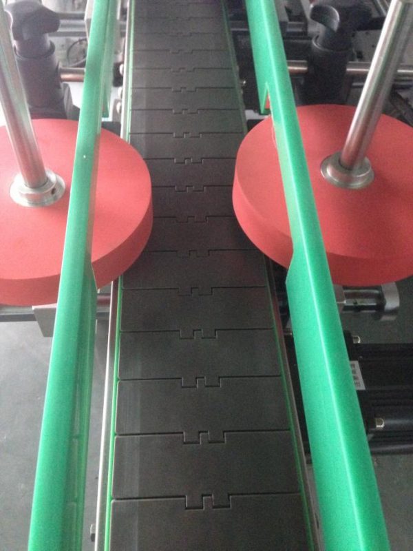 রাউন্ড / স্কোয়ার / সাবলিফর্ম বোতলটির জন্য অটোমেটেড লেবেল আবেদনকারী