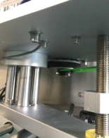 আপ-প্রেস মেকানিজমির শীর্ষ বোতলগুলি সিই শংসাপত্র সহ স্বয়ংক্রিয় বোতল লেবেলার মেশিন