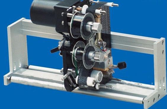 উচ্চ গতির ডাবল সাইড স্টিকার লেবেল আবেদনকারী, রাউন্ড / স্কোয়ার / ফ্ল্যাট বোতলগুলির জন্য স্বয়ংক্রিয় লেবেলিং মেশিন