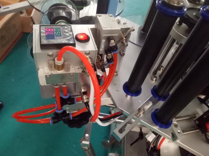 কোডিং মেশিনের সাহায্যে কাস্টমাইজড থ্রি বা ডাবল সাইড স্টিকার লেবেলিং মেশিন