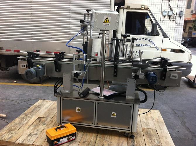 অ্যাডসভি লেবেলের জন্য উচ্চ যথার্থ ডুয়াল লেবেল রাউন্ড বোতল স্টিকার লেবেলিং মেশিন