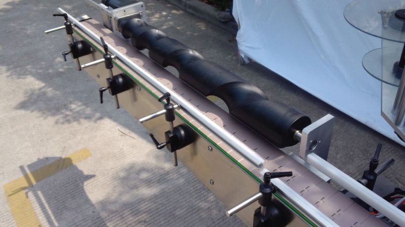 চীন প্যাকেজিং রাউন্ড বোতল লেবেলিং মেশিন ব্যবহৃত স্বয়ংক্রিয় কারখানার দাম স্ব আঠালো সরবরাহকারী